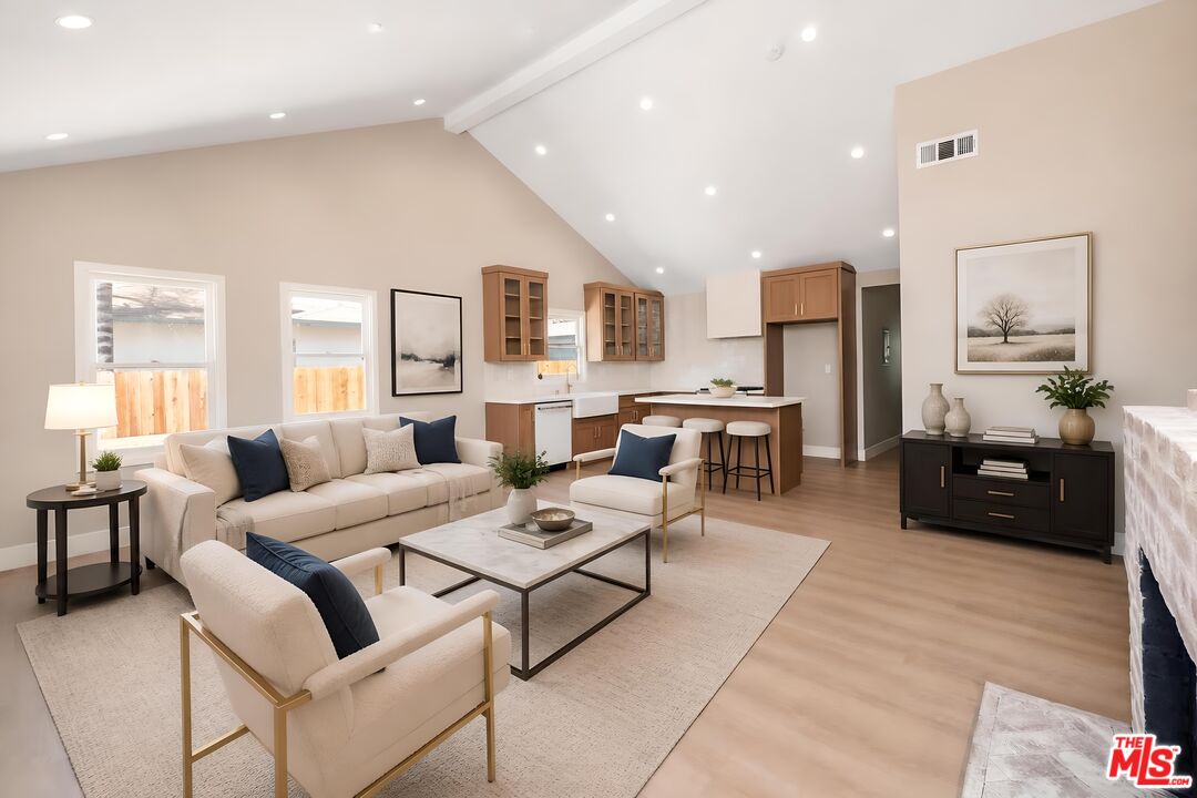 593 E 9th St Unit: B