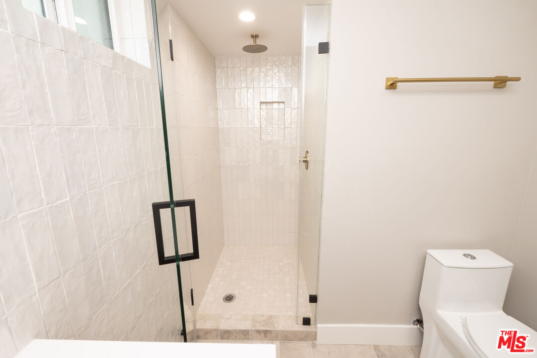 593 E 9th St Unit: B