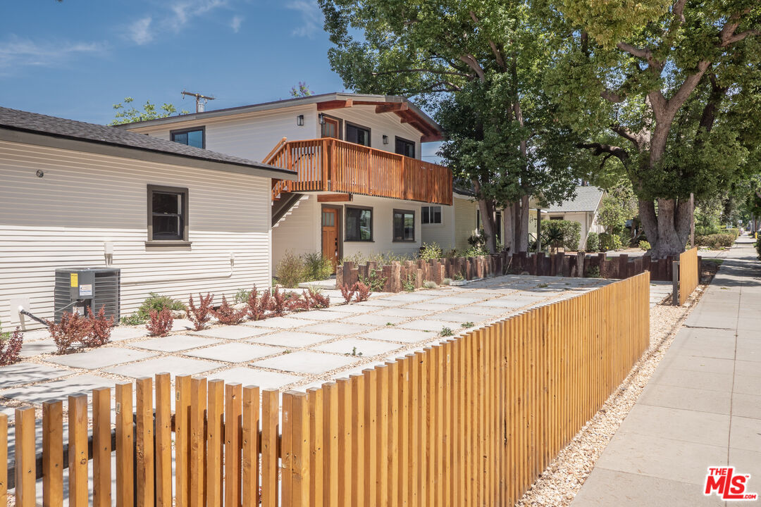 593 E 9th St Unit: B