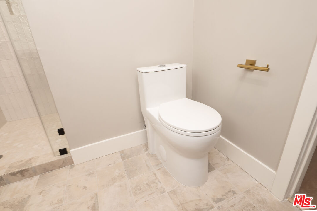593 E 9th St Unit: B