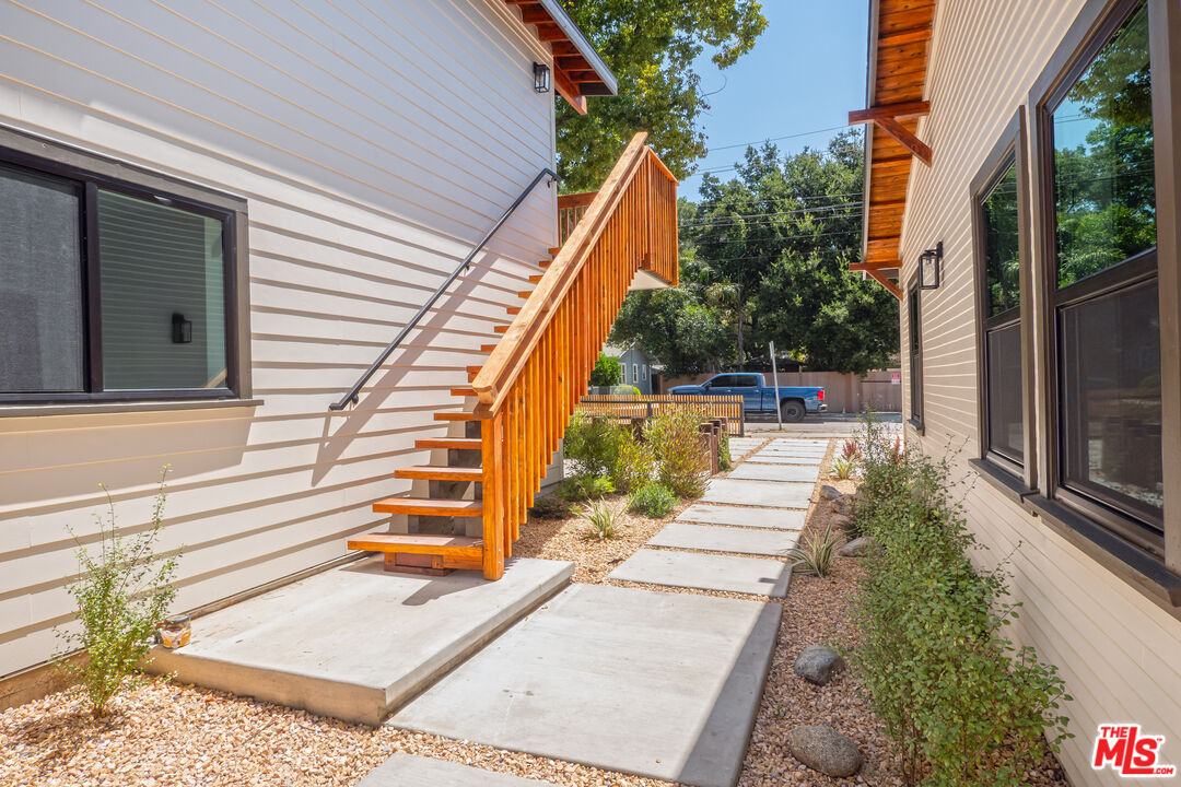 593 E 9th St Unit: B