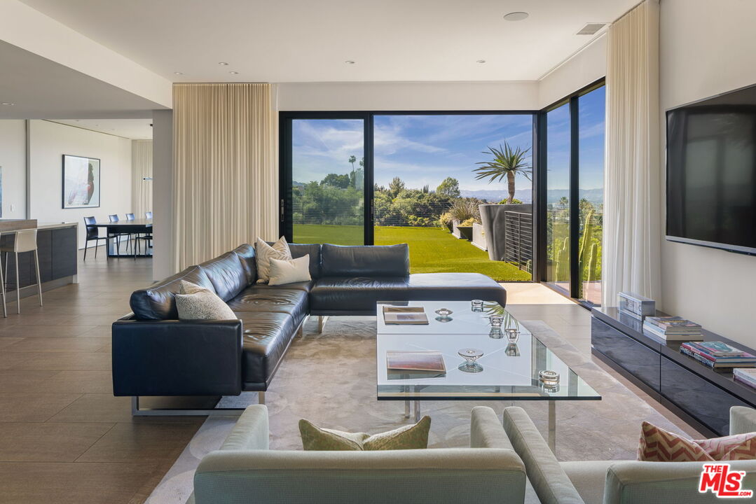 3337 Beverly Ranch Rd