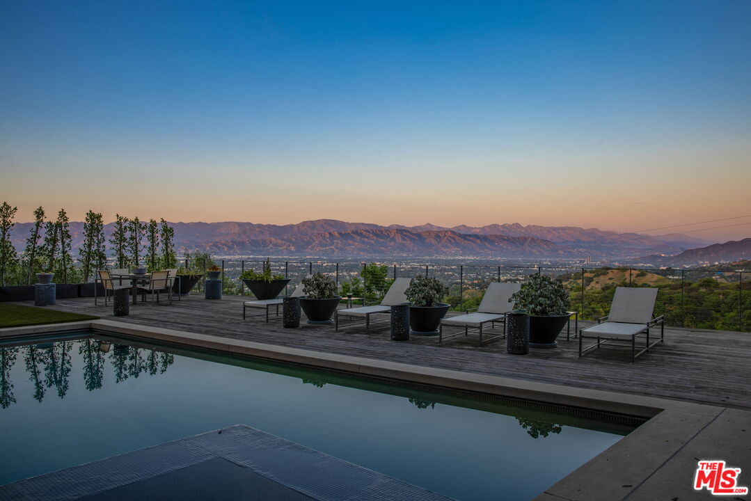 3337 Beverly Ranch Rd