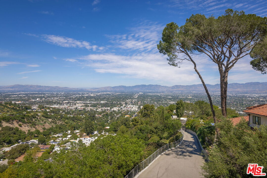 3337 Beverly Ranch Rd