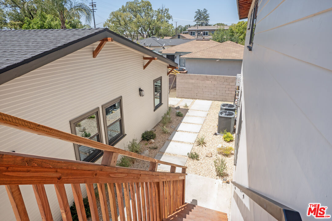 591 E 9th St Unit: B