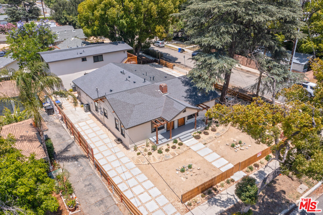 591 E 9th St Unit: B