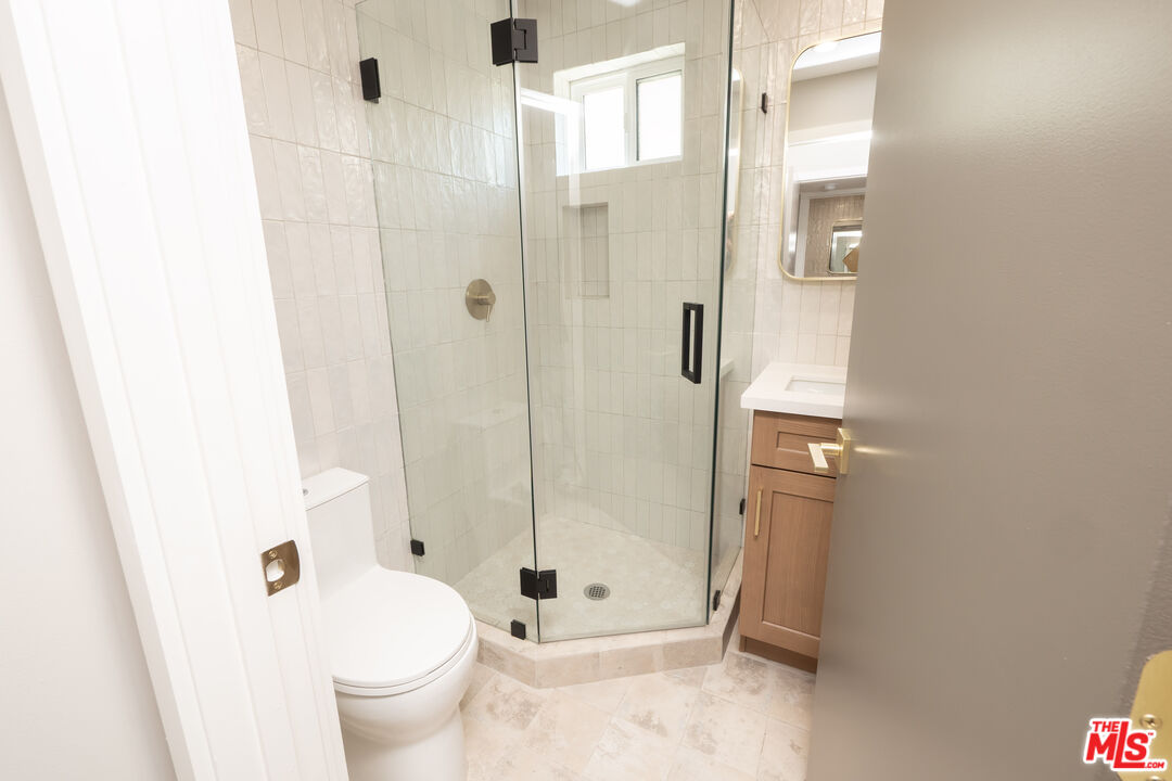 591 E 9th St Unit: B