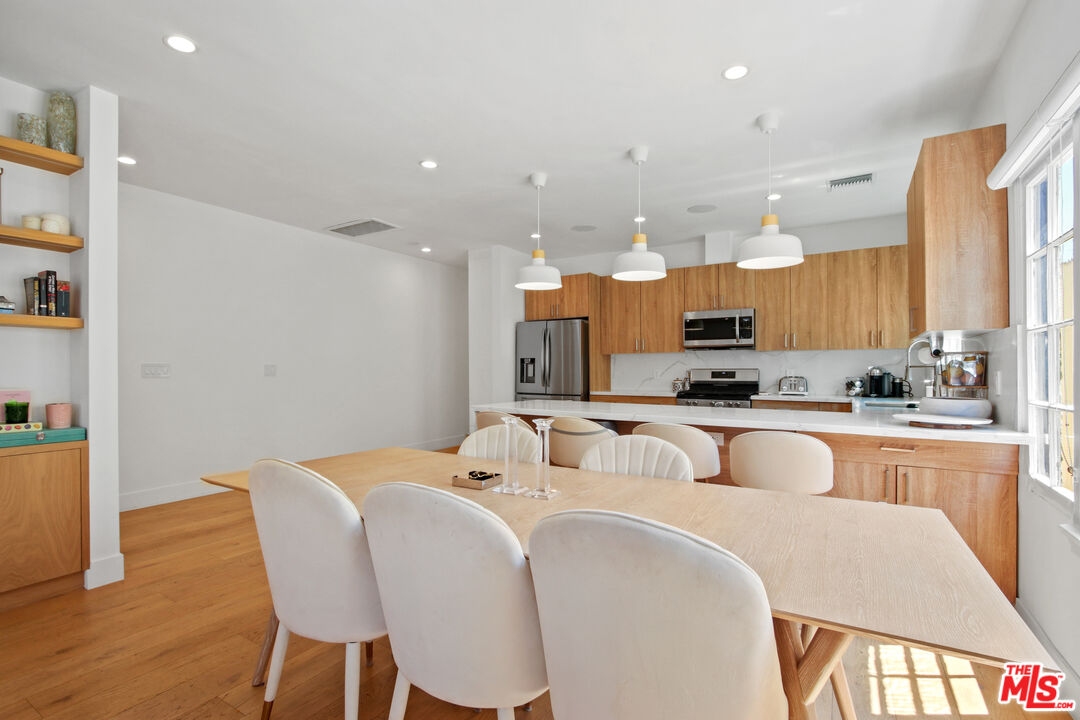424 N Gardner St Unit: 1/2
