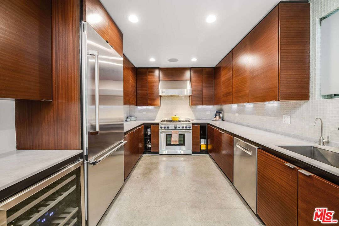 417 Venice Way