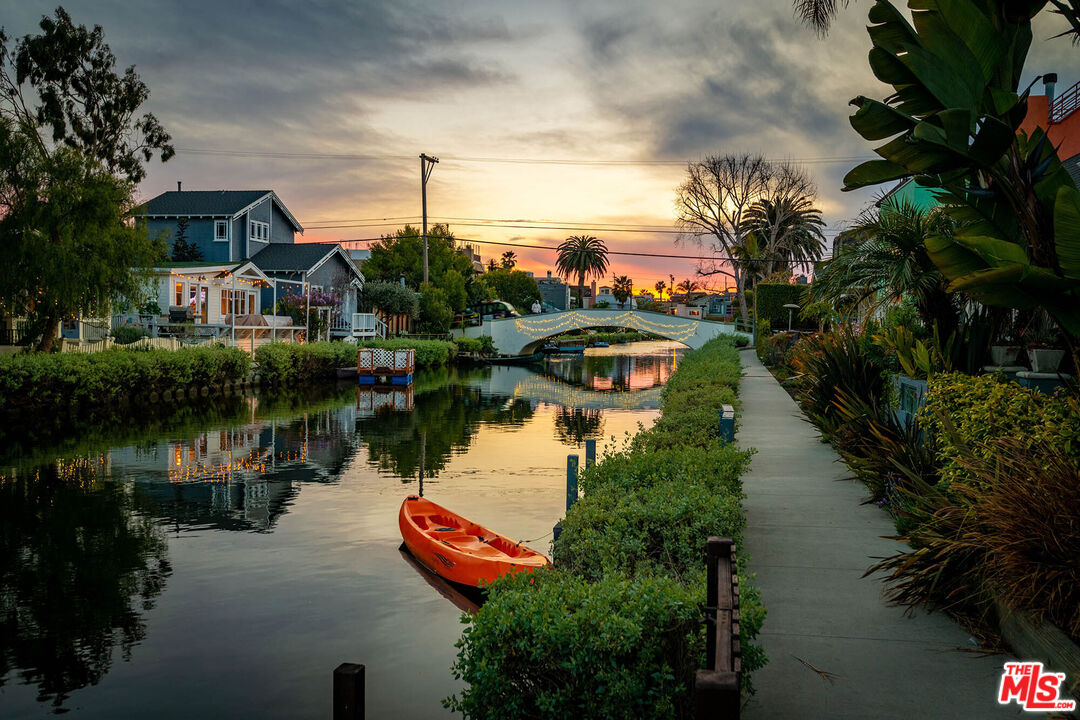 417 Venice Way