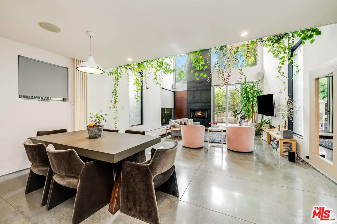 417 Venice Way