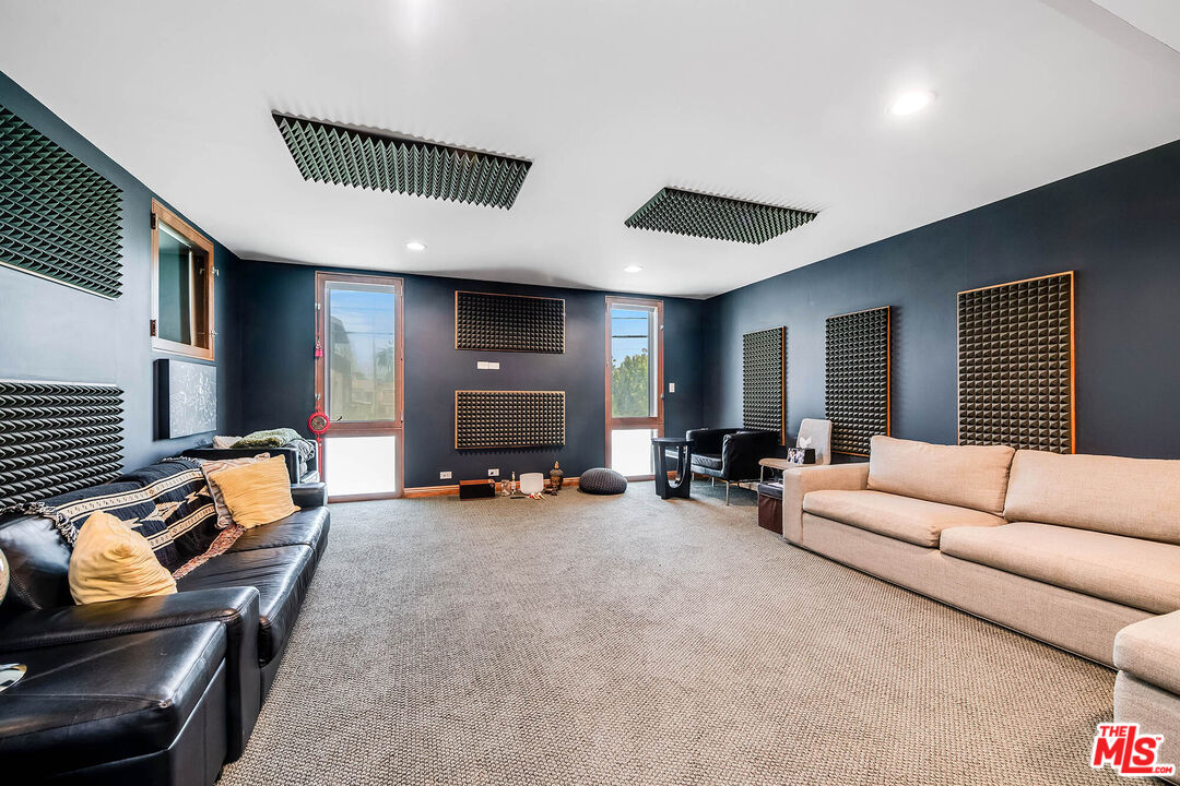 417 Venice Way