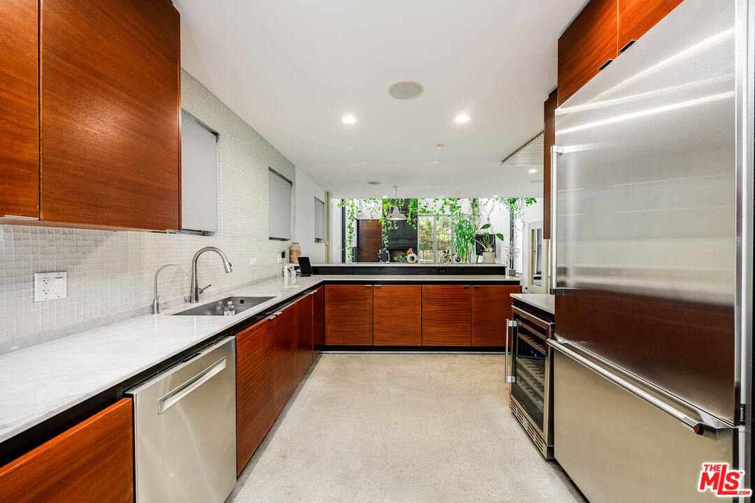 417 Venice Way
