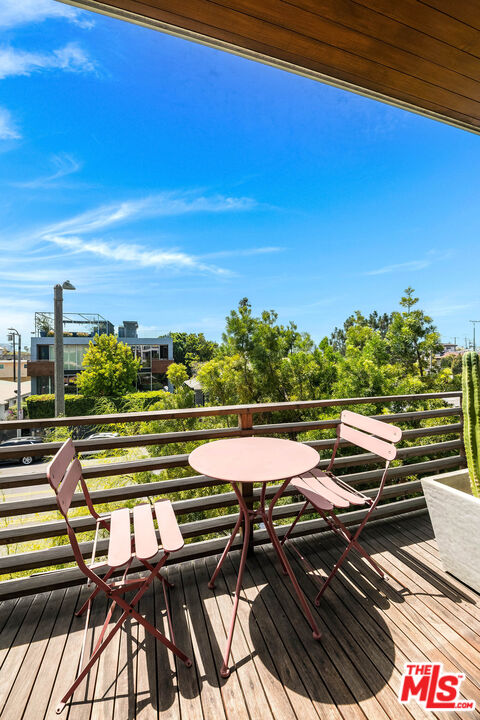 417 Venice Way