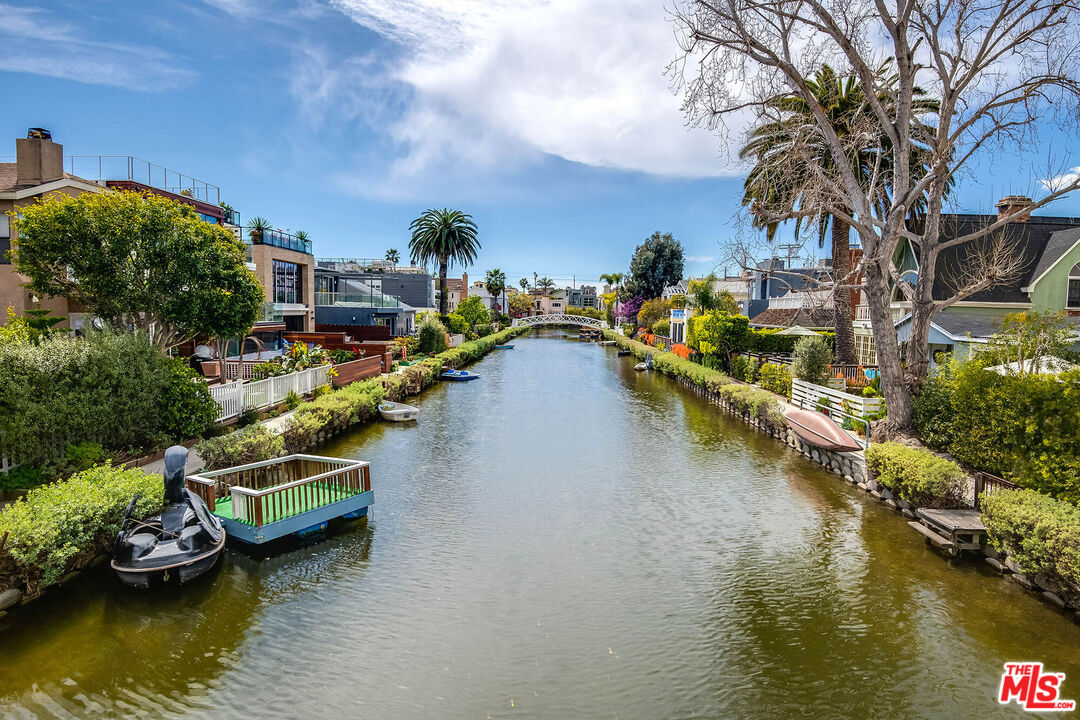 417 Venice Way