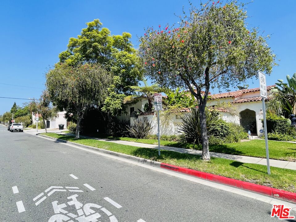 201 N Doheny Dr