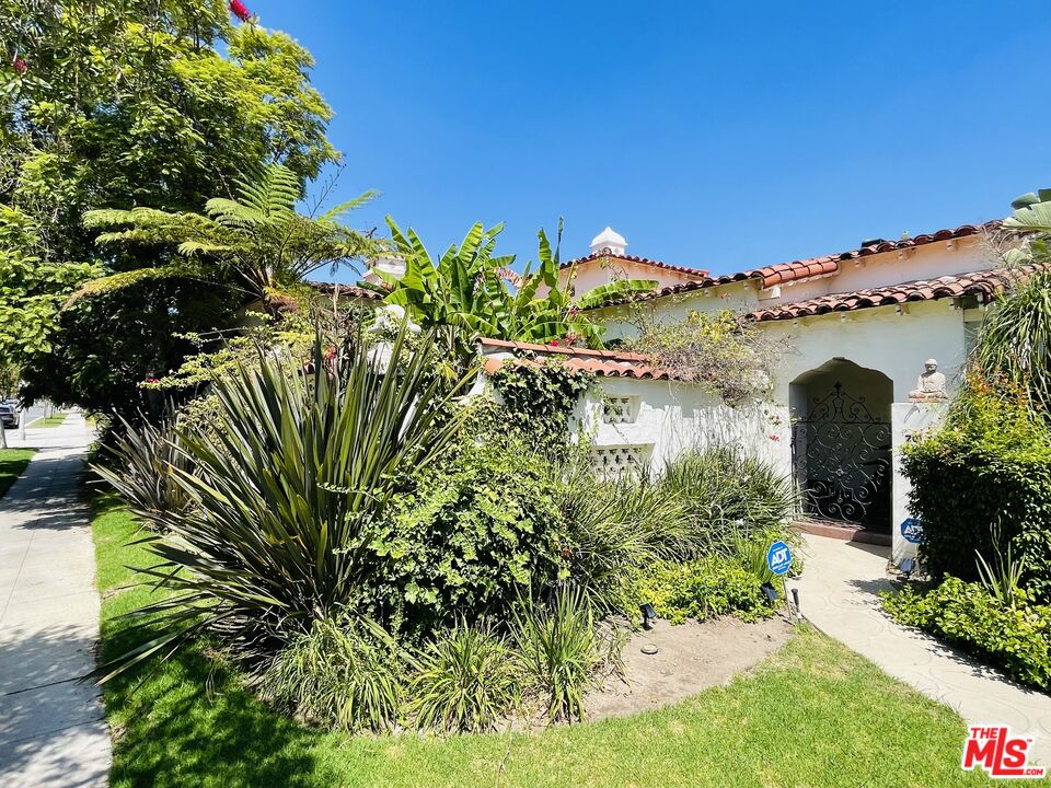 201 N Doheny Dr