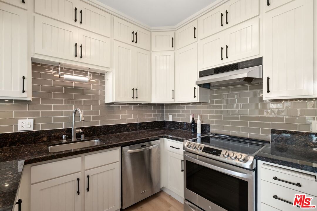 8960 Cynthia St Unit: 208