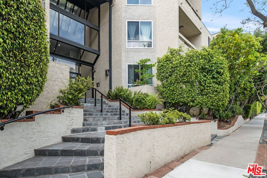 8960 Cynthia St Unit: 208