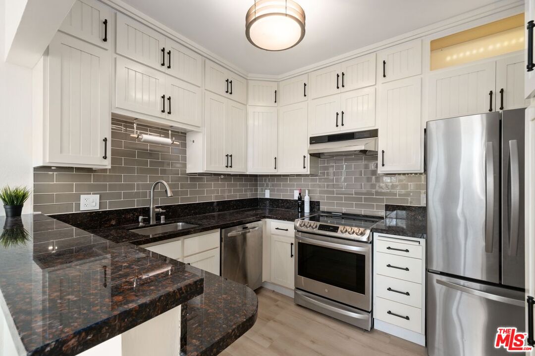 8960 Cynthia St Unit: 208