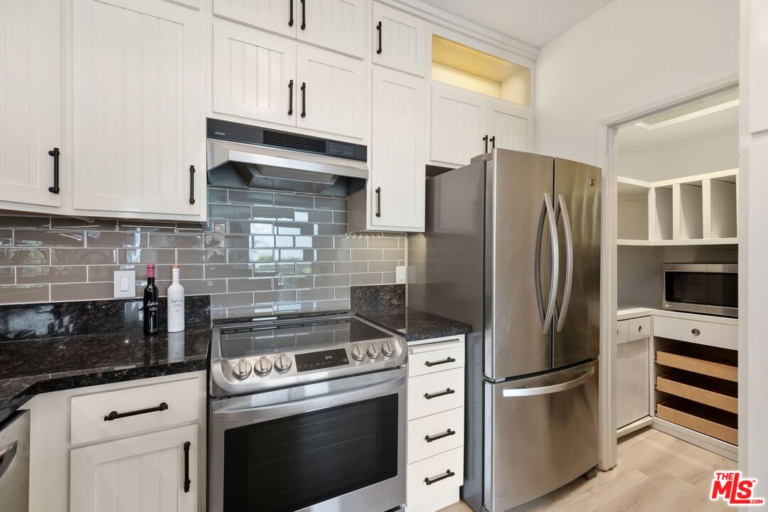 8960 Cynthia St Unit: 208