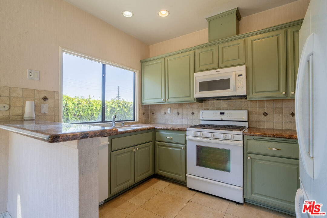 18445 Hatteras St Unit: 504