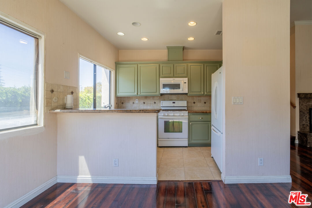 18445 Hatteras St Unit: 504