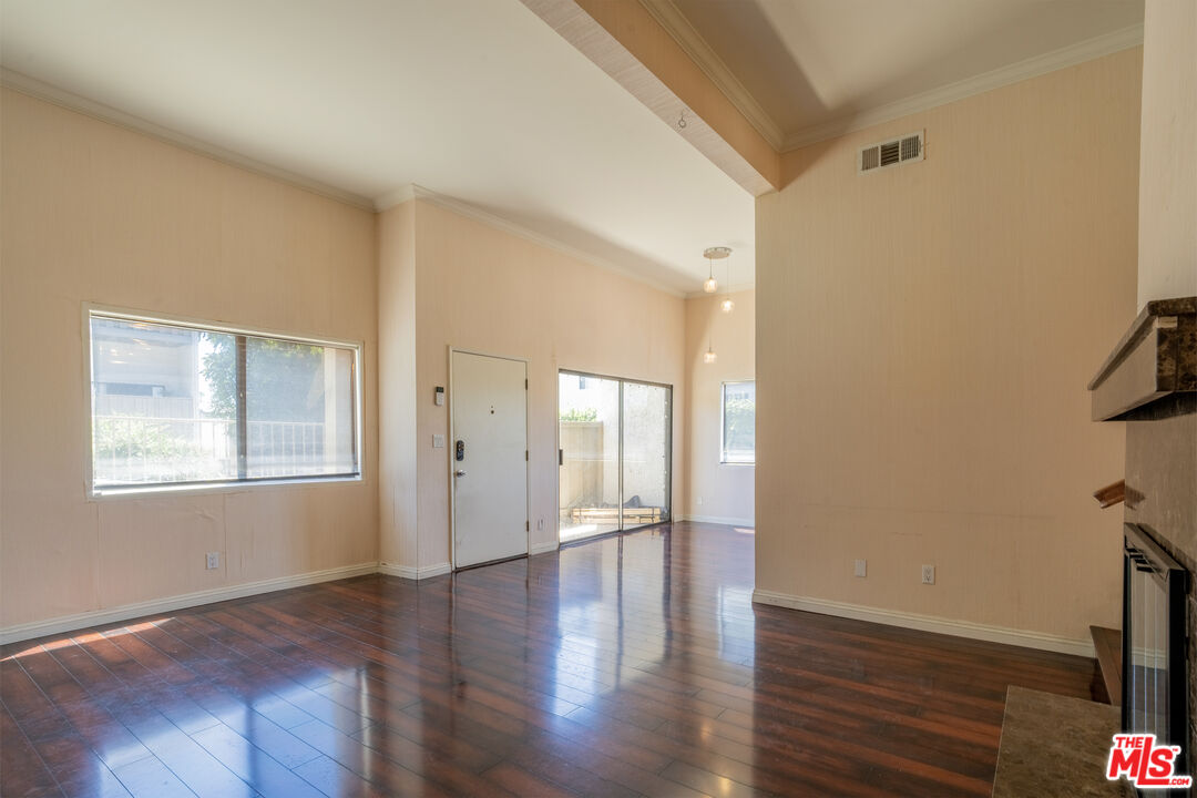 18445 Hatteras St Unit: 504