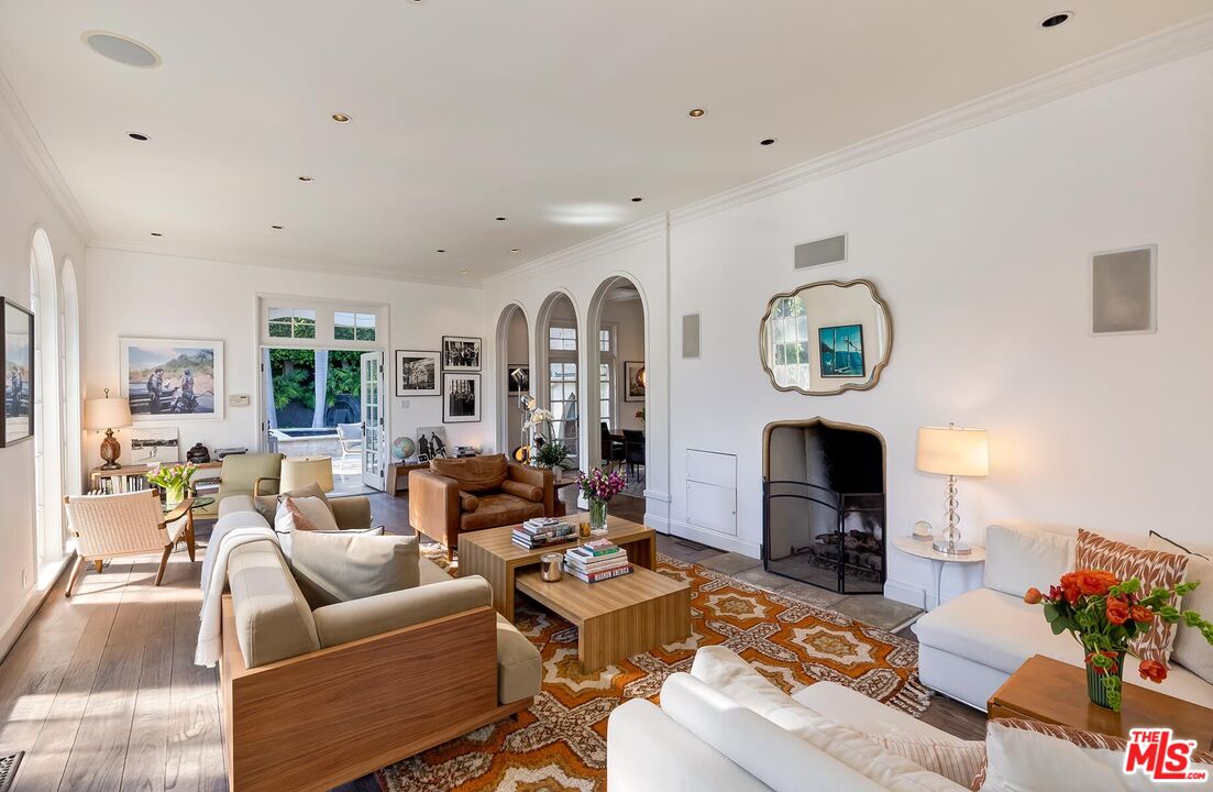 2806 Nichols Canyon Rd