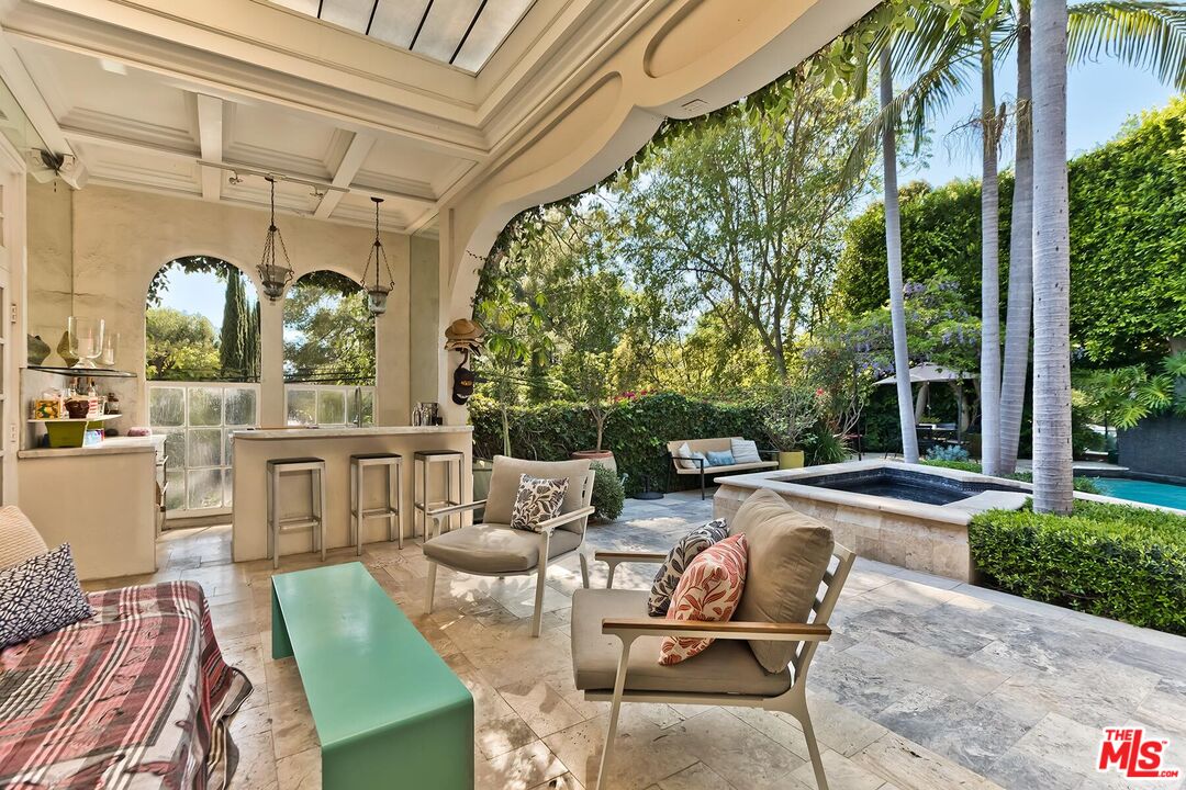 2806 Nichols Canyon Rd