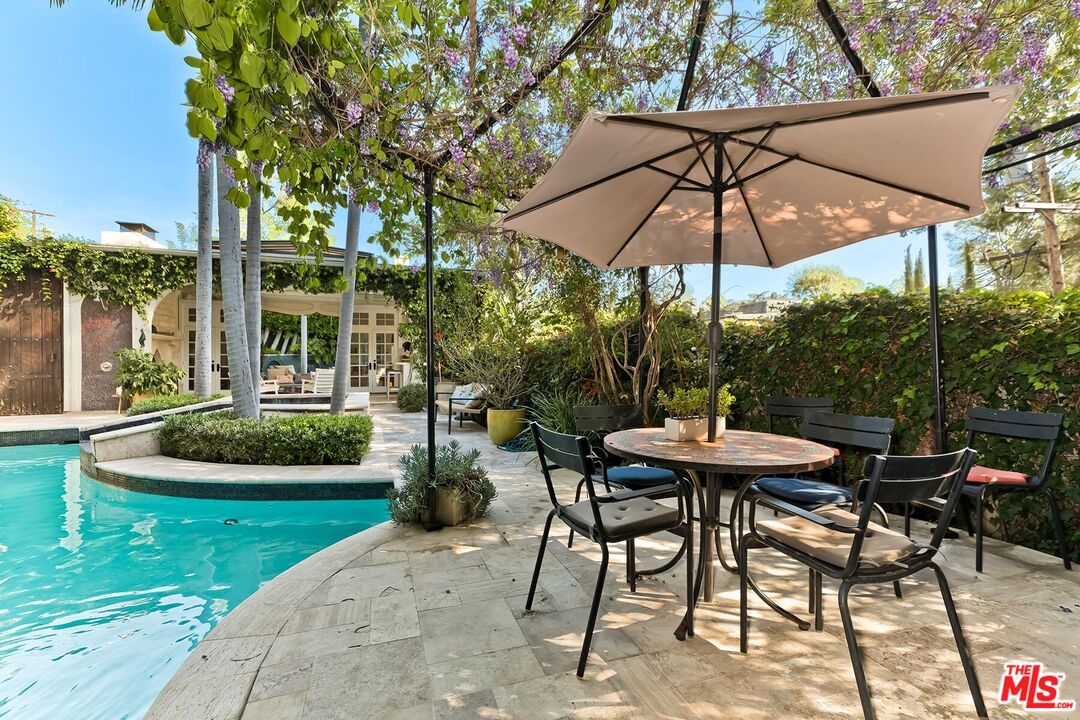 2806 Nichols Canyon Rd