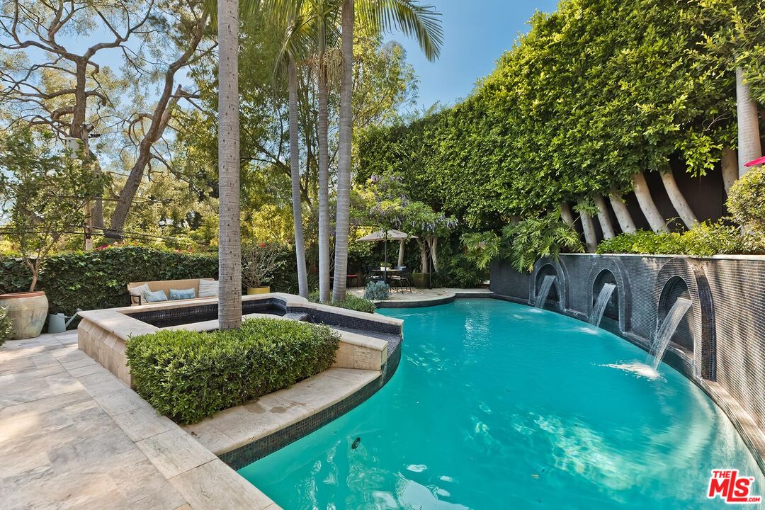 2806 Nichols Canyon Rd