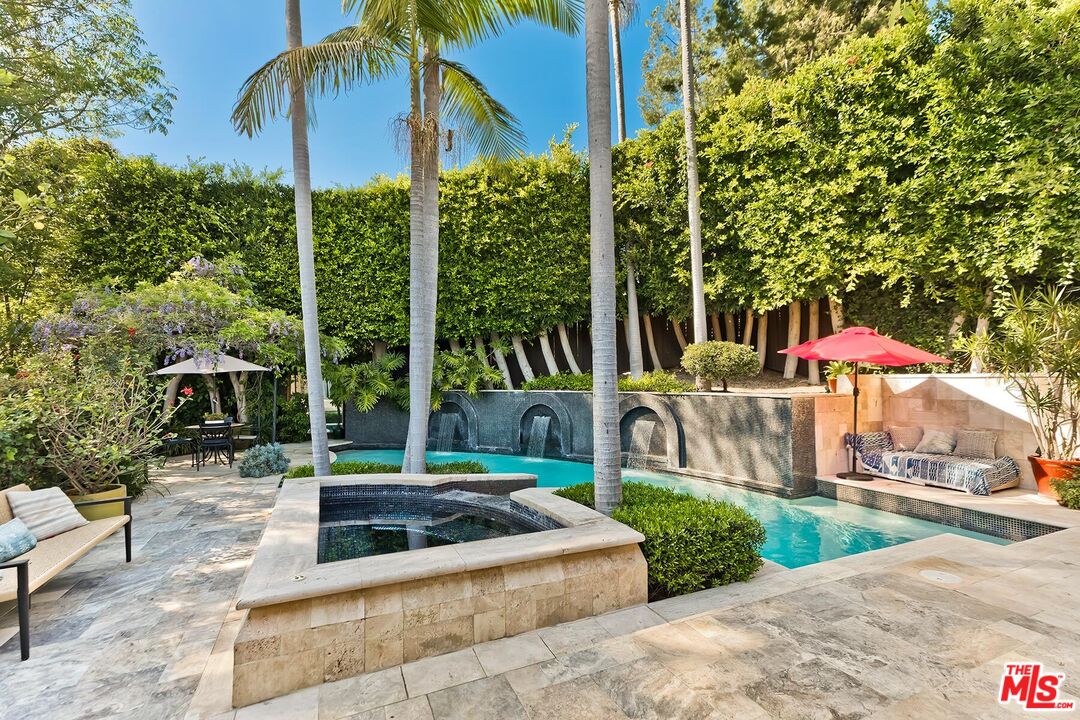 2806 Nichols Canyon Rd