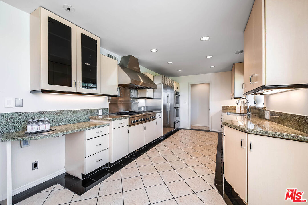 9656 Lawlen Way