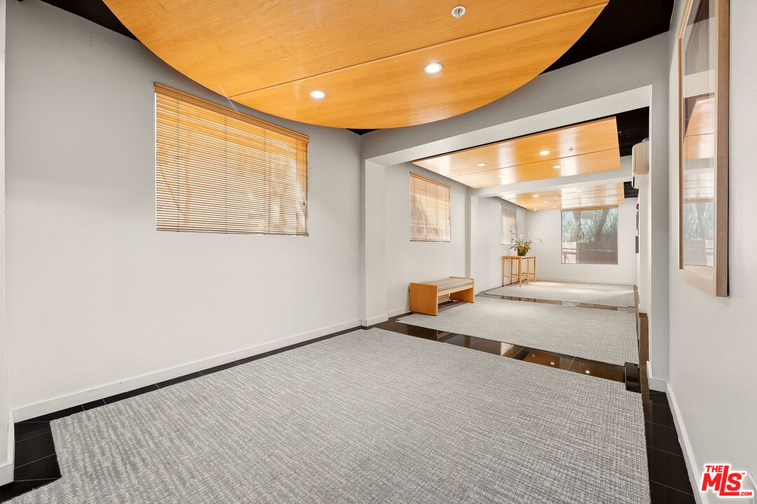 1222 S Westgate Ave Unit: 104