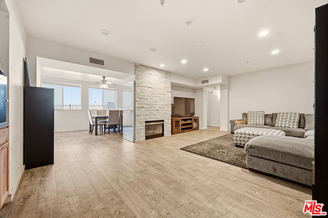 1222 S Westgate Ave Unit: 104