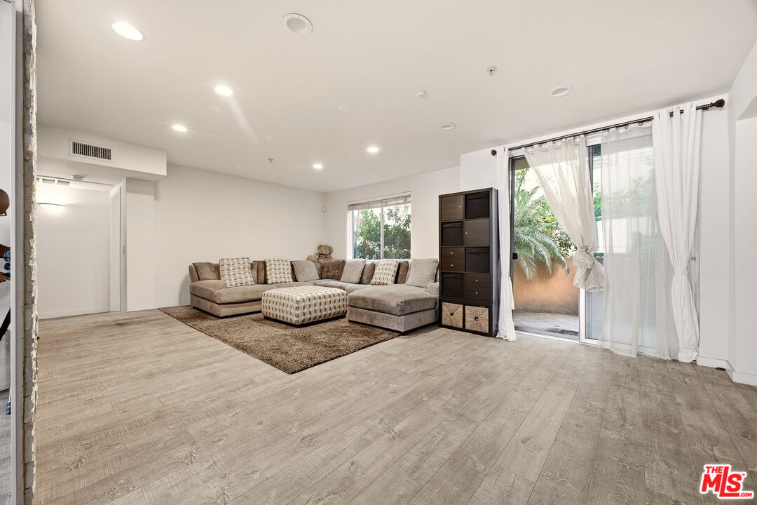 1222 S Westgate Ave Unit: 104