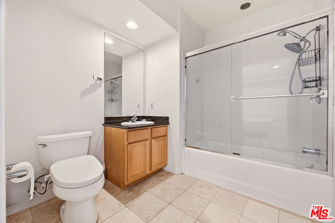 1222 S Westgate Ave Unit: 104