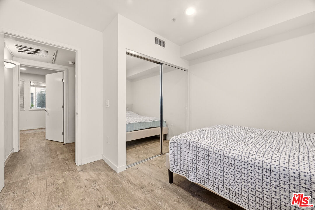 1222 S Westgate Ave Unit: 104