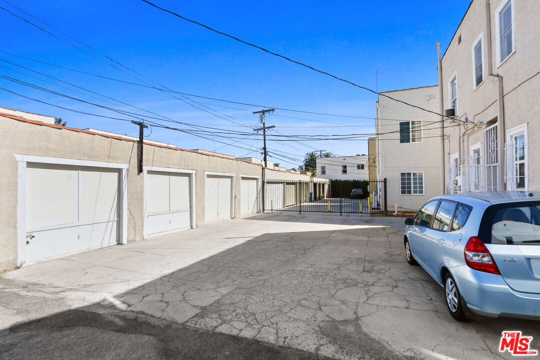 442 N Orange Grove AVE