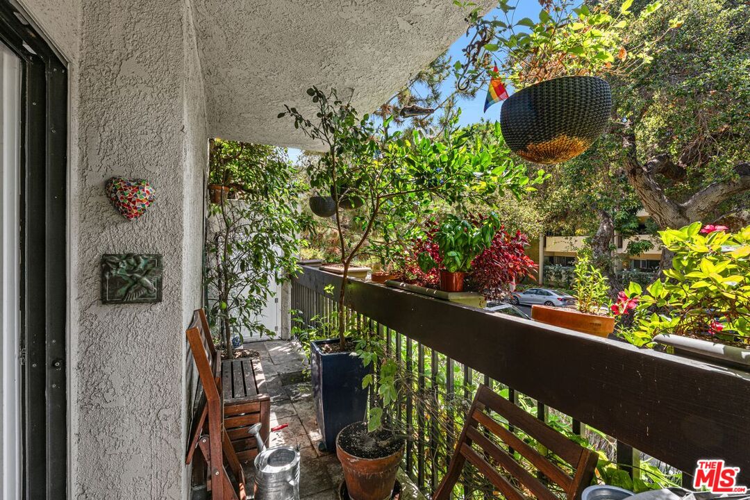 950 N Kings Rd Unit: 108