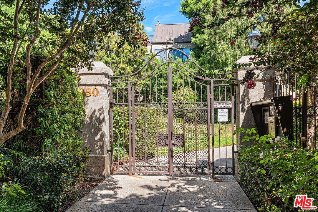 950 N Kings Rd Unit: 108