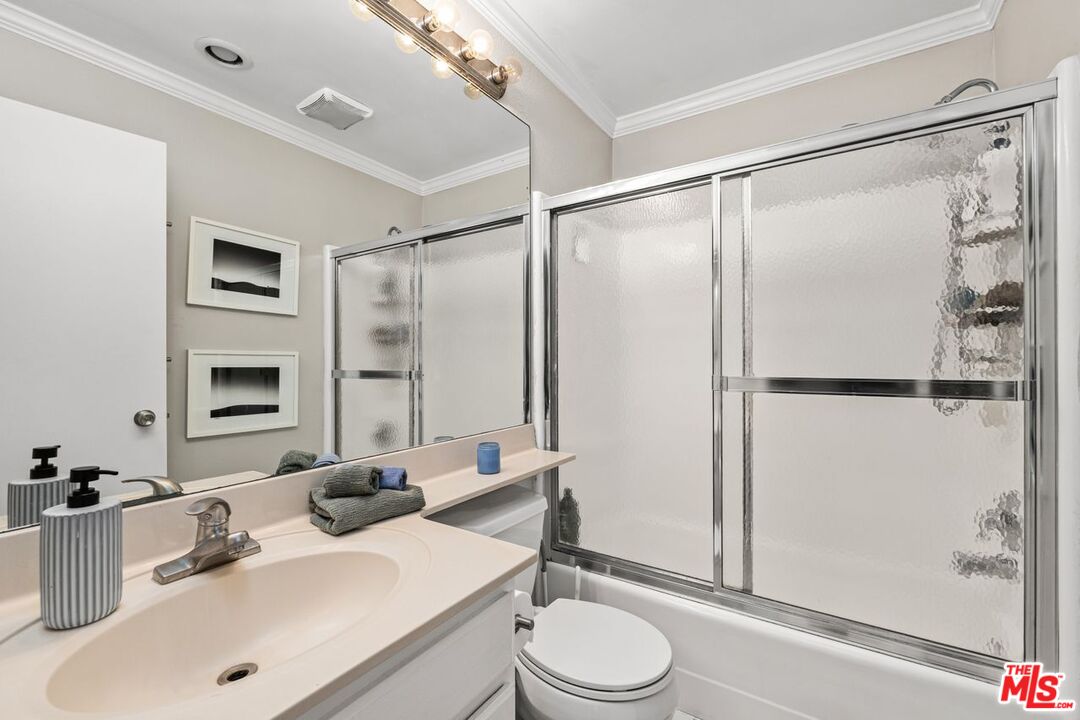 950 N Kings Rd Unit: 108