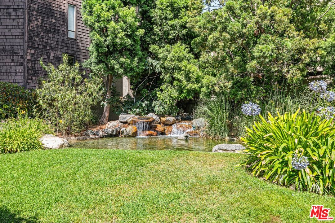 950 N Kings Rd Unit: 108