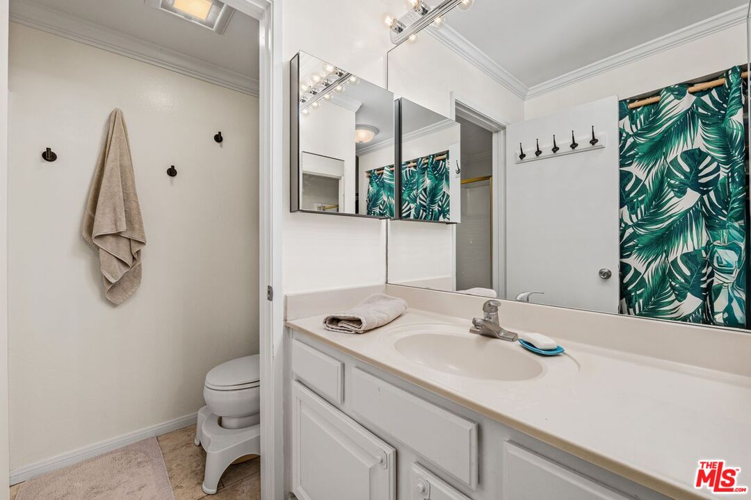 950 N Kings Rd Unit: 108