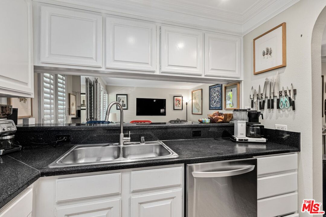 950 N Kings Rd Unit: 108