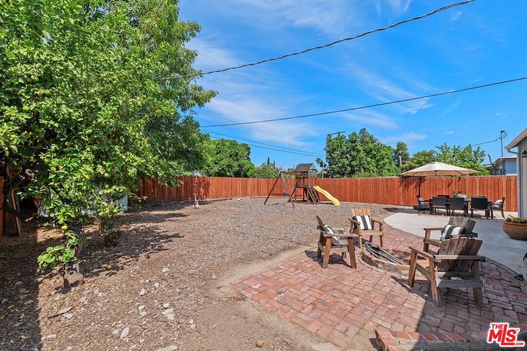 7253 Yolanda Ave