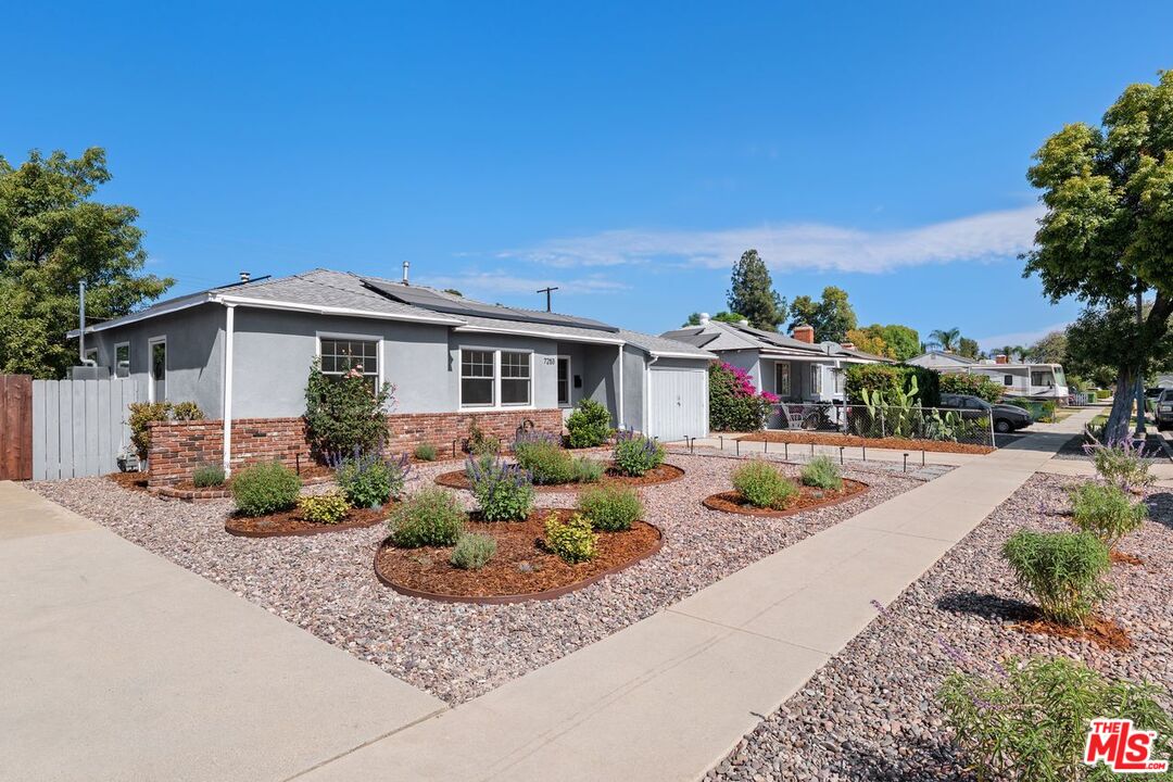 7253 Yolanda Ave