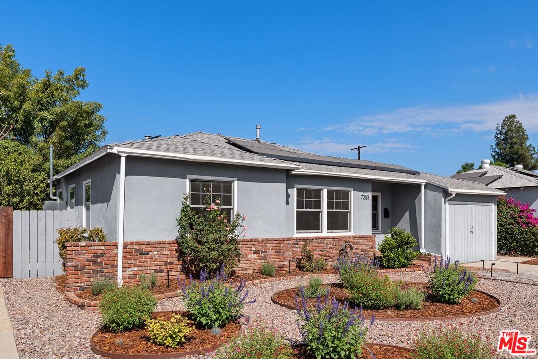 7253 Yolanda Ave