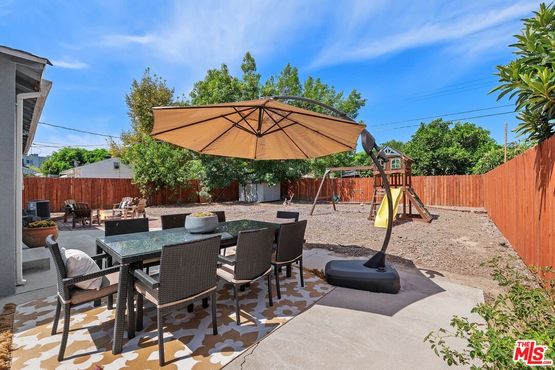 7253 Yolanda Ave
